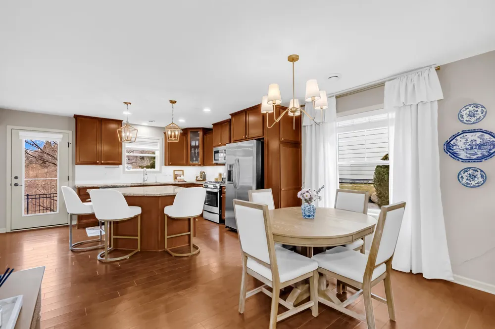 3976 Cedar Grove Lane Eagan, MN 55122