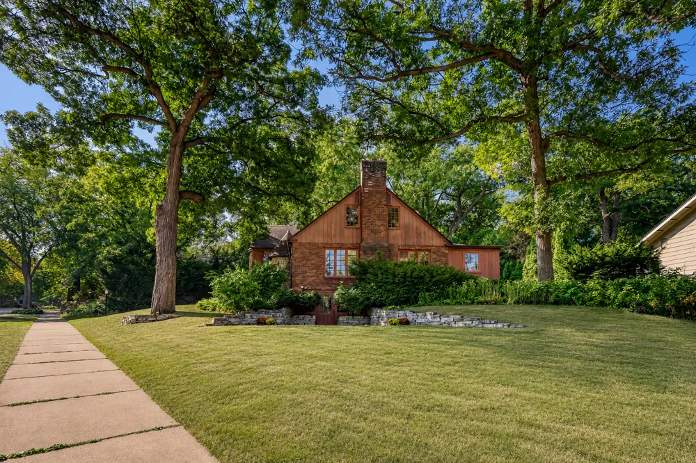 1393 Keston Street Saint Paul, MN 55108