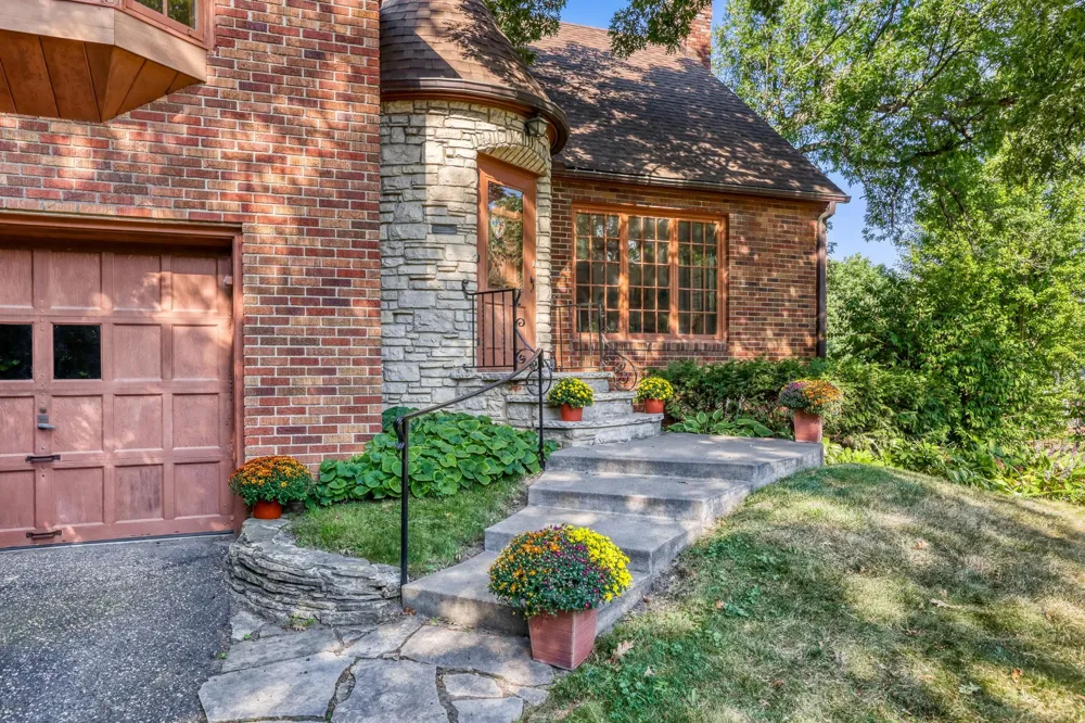 1393 Keston Street Saint Paul, MN 55108