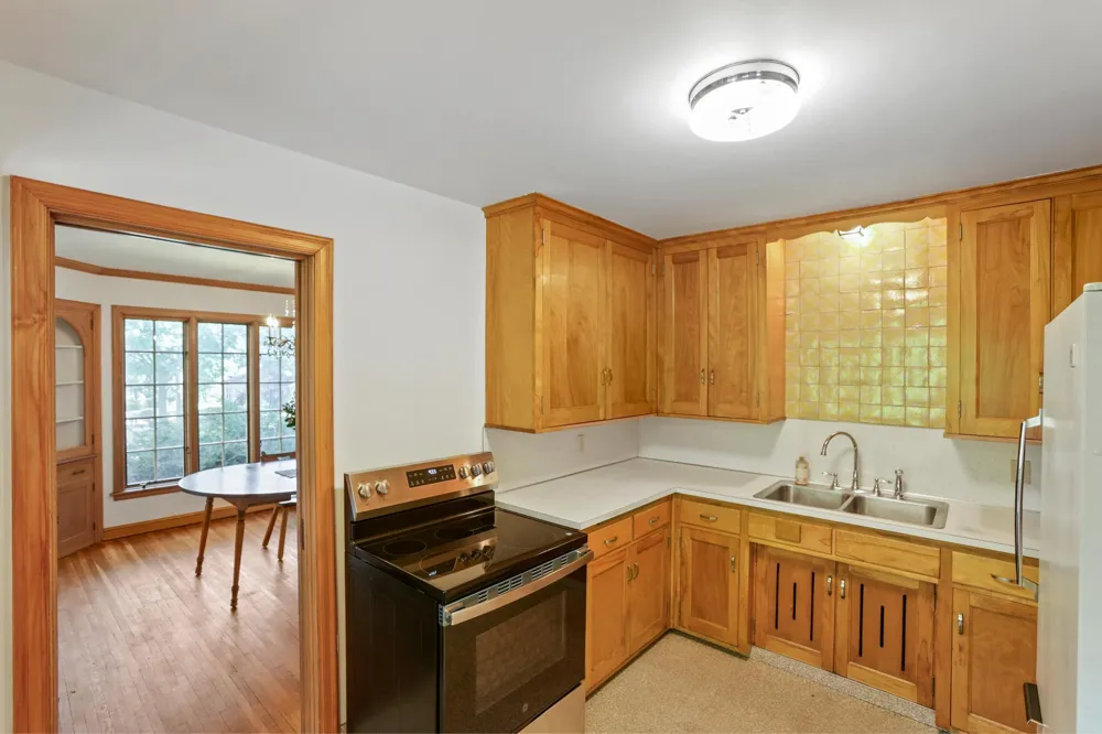 1393 Keston Street Saint Paul, MN 55108