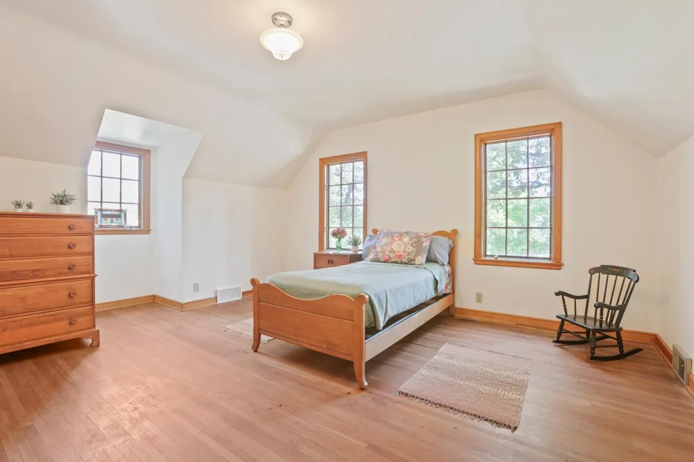 1393 Keston Street Saint Paul, MN 55108
