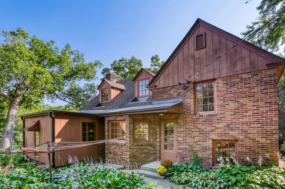 1393 Keston Street Saint Paul, MN 55108