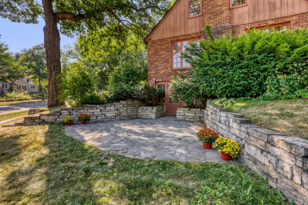 1393 Keston Street Saint Paul, MN 55108