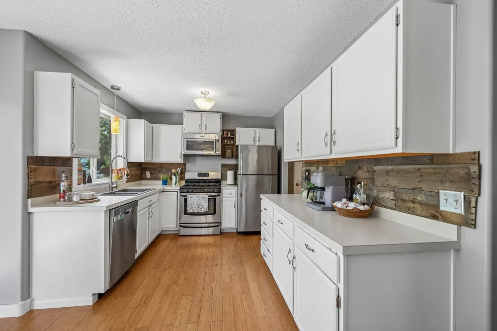 4128 New York Avenue Eagan, MN 55123