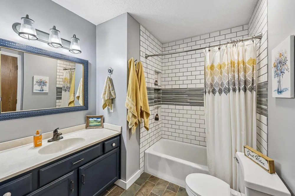 4128 New York Avenue Eagan, MN 55123