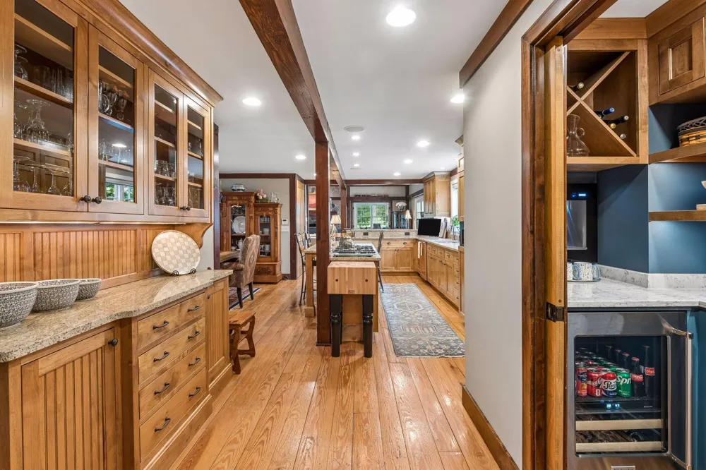 355 Stubbs Bay Road Orono, MN 55356