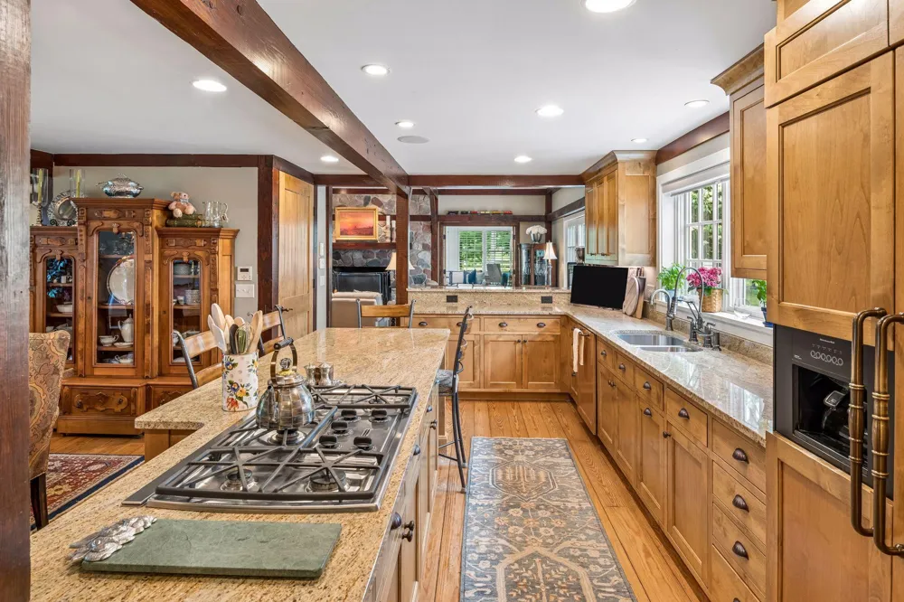 355 Stubbs Bay Road Orono, MN 55356