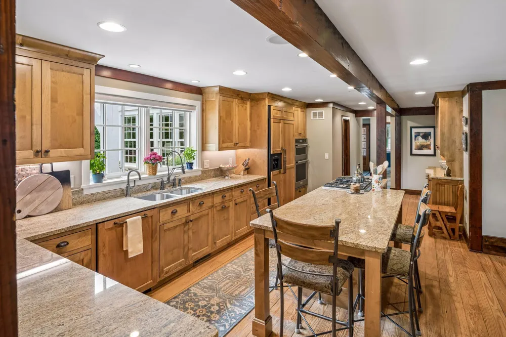 355 Stubbs Bay Road Orono, MN 55356
