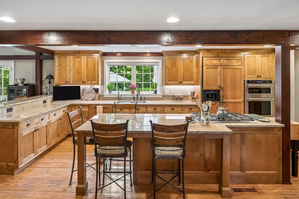 355 Stubbs Bay Road Orono, MN 55356