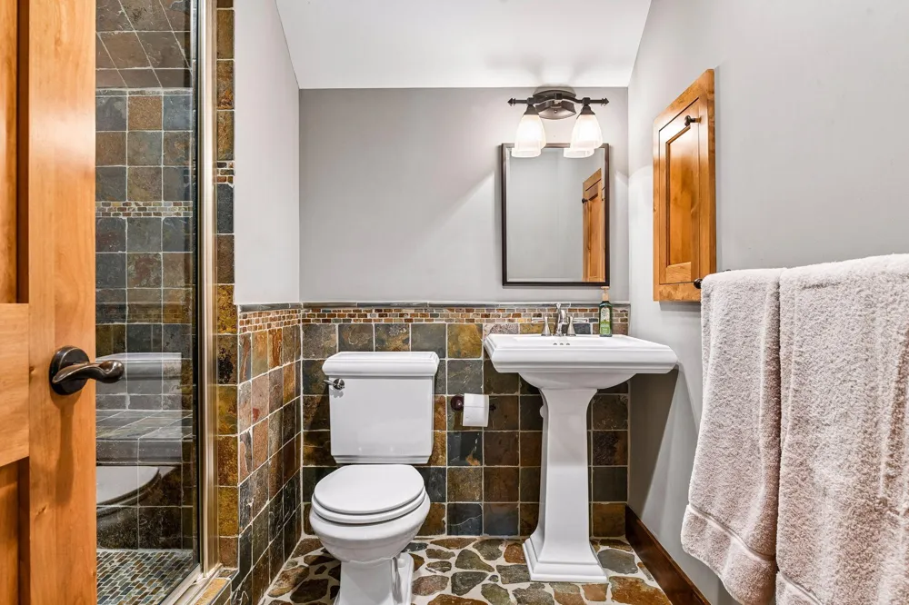 355 Stubbs Bay Road Orono, MN 55356