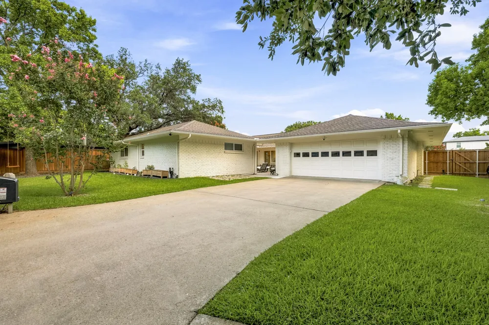 7429 Tangleglen Drive Dallas, TX 75248