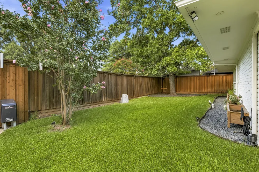 7429 Tangleglen Drive Dallas, TX 75248