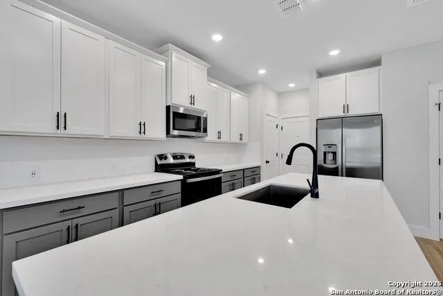 13713 GIOVANNIS GDN San Antonio, TX 78253