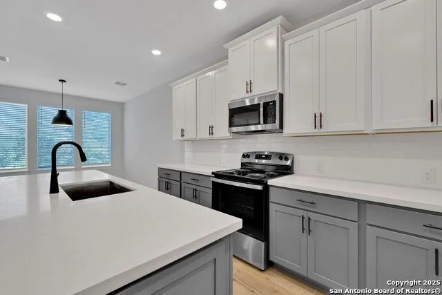 13713 GIOVANNIS GDN San Antonio, TX 78253