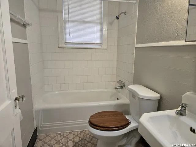 2236 Interstate 35 San Antonio, TX 78208