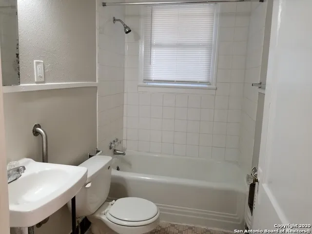 2238 INTERSTATE 35 San Antonio, TX 78208