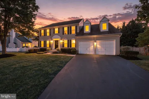 315 OAKCREST MANOR DRIVE NE