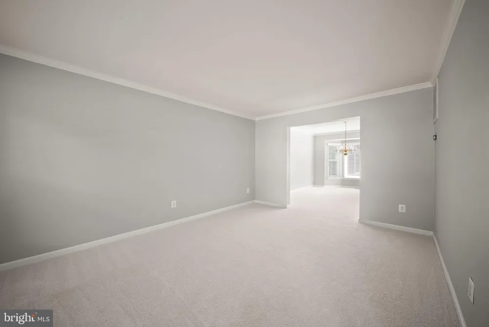 315 OAKCREST MANOR DRIVE NE Leesburg, VA 20176