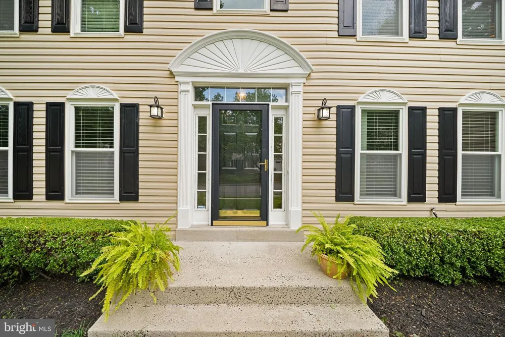 315 OAKCREST MANOR DRIVE NE Leesburg, VA 20176