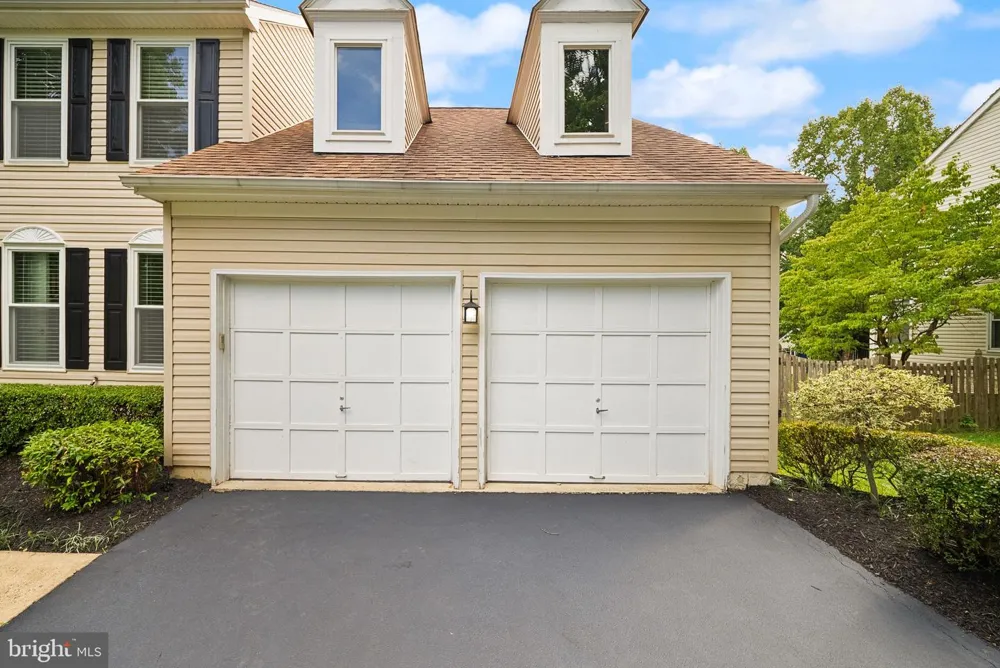 315 OAKCREST MANOR DRIVE NE Leesburg, VA 20176