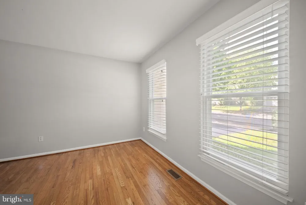 315 OAKCREST MANOR DRIVE NE Leesburg, VA 20176