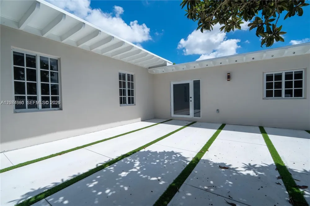 323 NW 104th Ter #- Miami, FL 33150