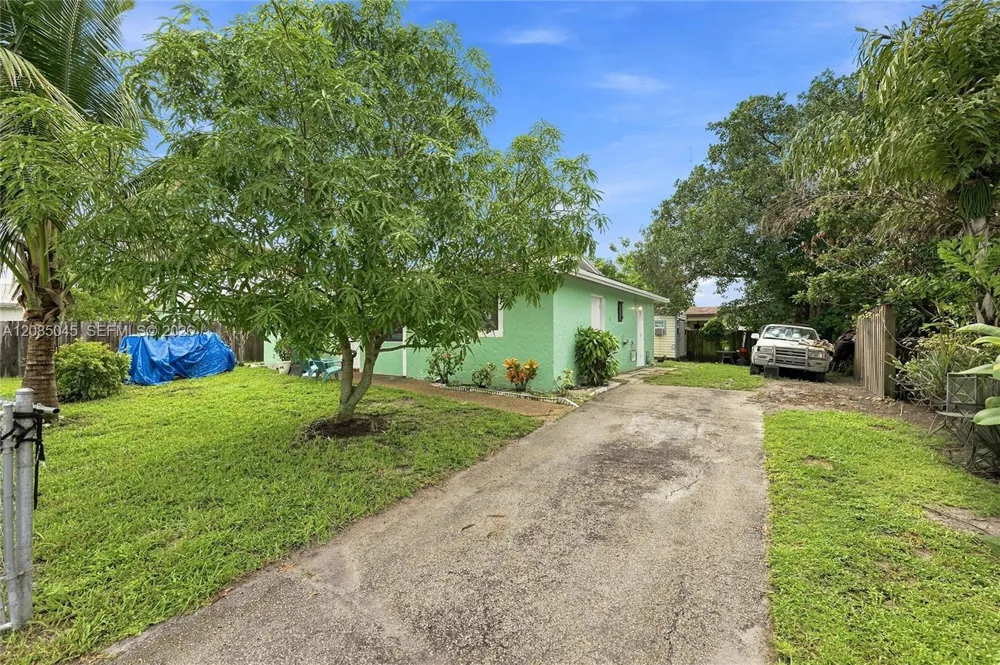 2622 NW 24th Ct Fort Lauderdale, FL 33311