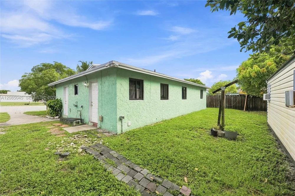 2622 NW 24th Ct Fort Lauderdale, FL 33311