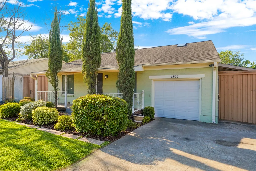 4802 W Mockingbird Lane Dallas, TX 75209