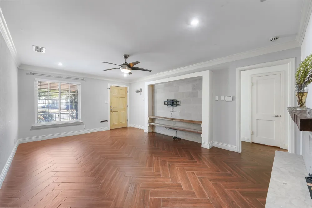 4802 W Mockingbird Lane Dallas, TX 75209