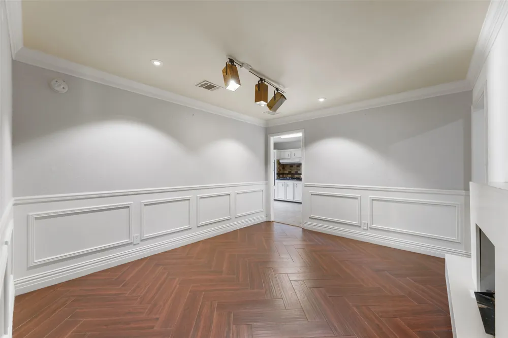 4802 W Mockingbird Lane Dallas, TX 75209