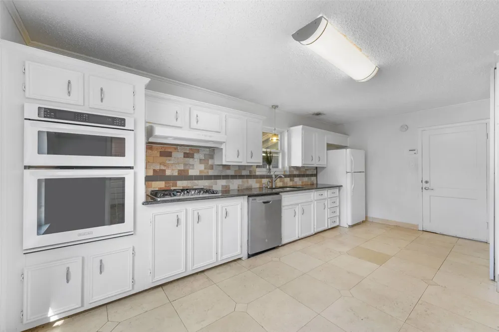 4802 W Mockingbird Lane Dallas, TX 75209