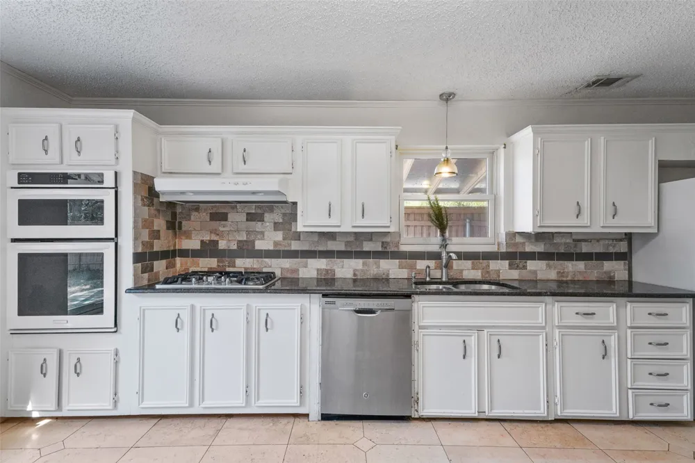 4802 W Mockingbird Lane Dallas, TX 75209