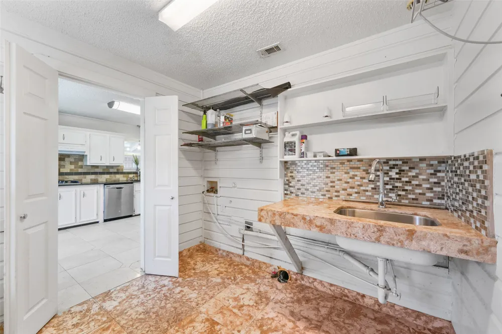 4802 W Mockingbird Lane Dallas, TX 75209