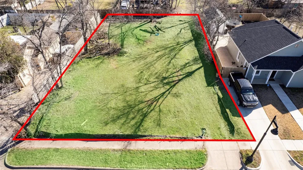 1510 E Leuda Street Fort Worth, TX 76104