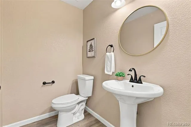 10046 Strathfield Lane Littleton, CO 80126