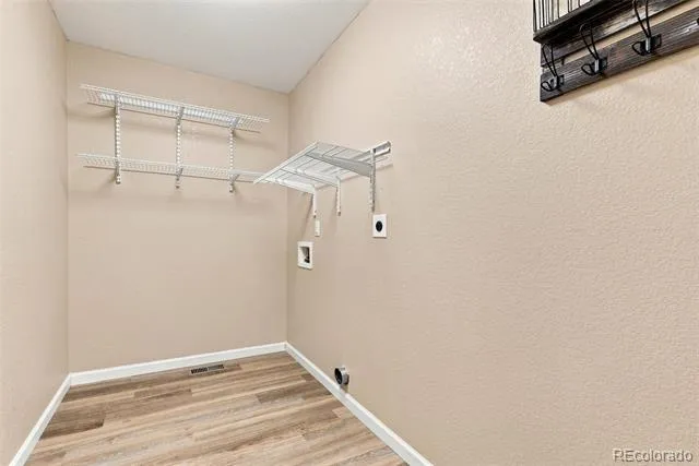 10046 Strathfield Lane Littleton, CO 80126