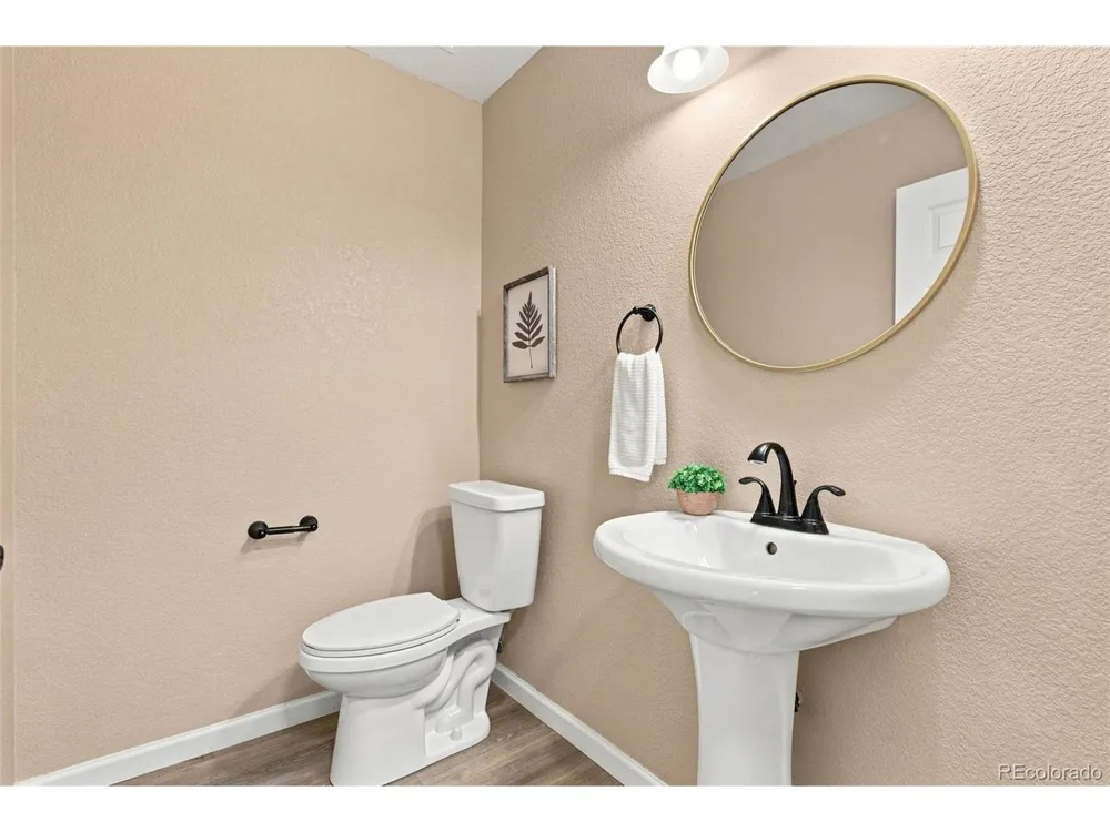 10046 Strathfield Lane Littleton, CO 80126
