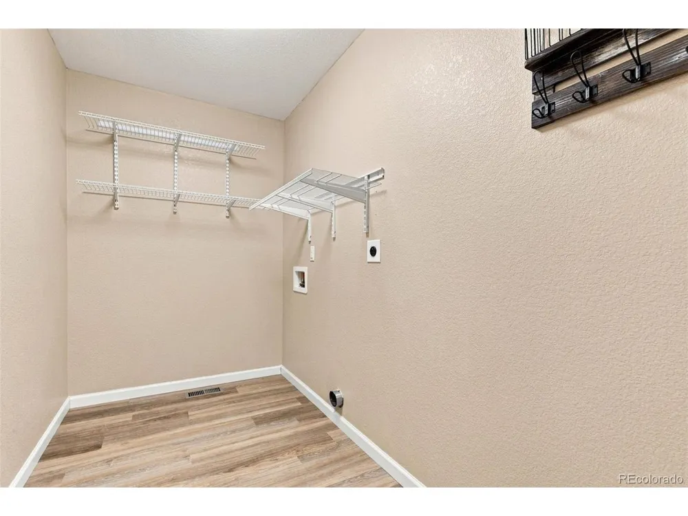 10046 Strathfield Lane Littleton, CO 80126