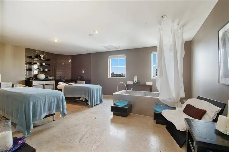 601 Fort Lauderdale Beach Boulevard #910 Fort Lauderdale, FL 33304