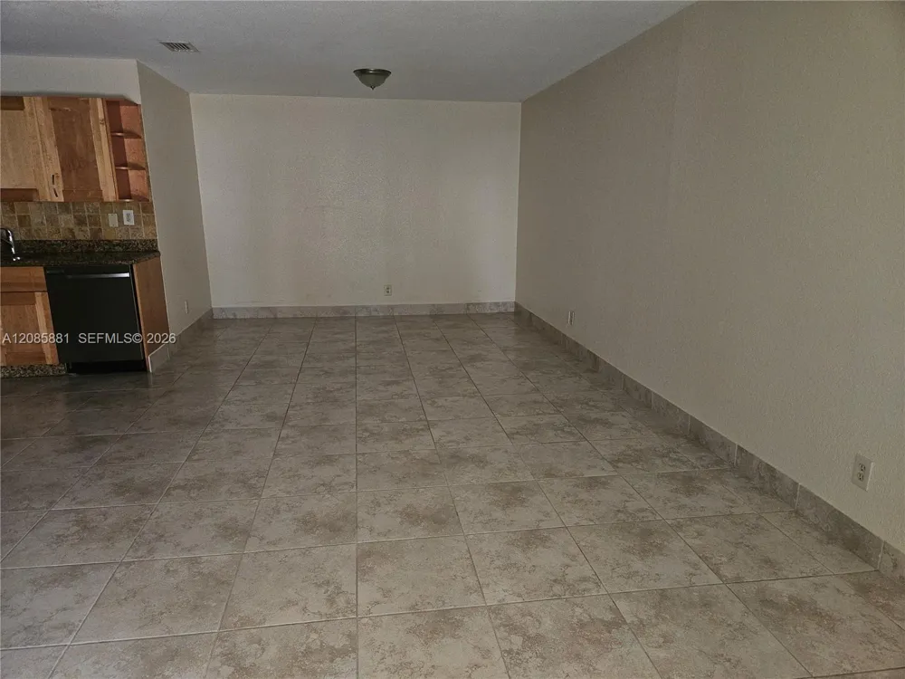 2500 NE 193rd St #2502 Miami, FL 33180