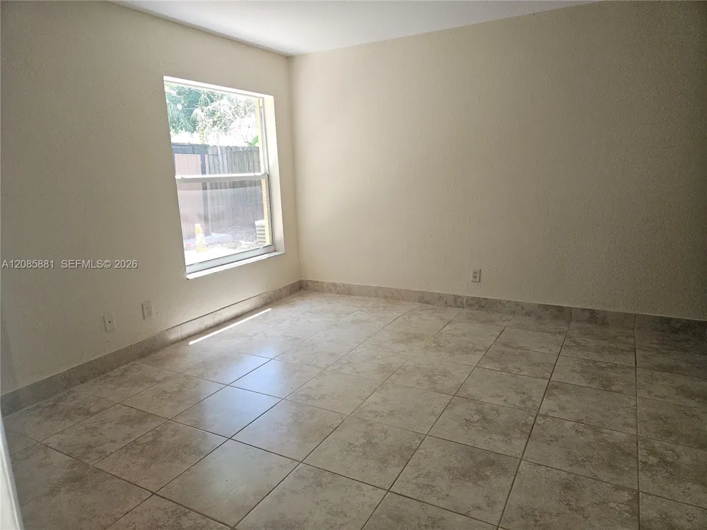 2500 NE 193rd St #2502 Miami, FL 33180