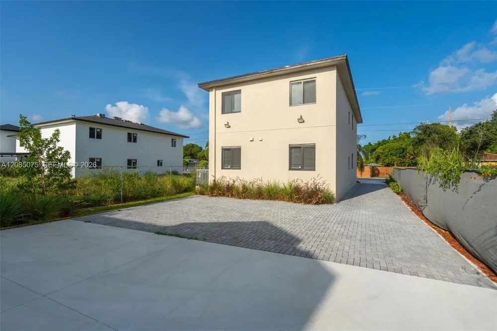 18362 102 PL #18316 Miami, FL 33157