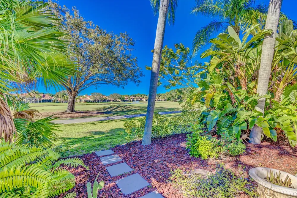 30 Windsor Ln ##30 Palm Beach Gardens, FL 33418