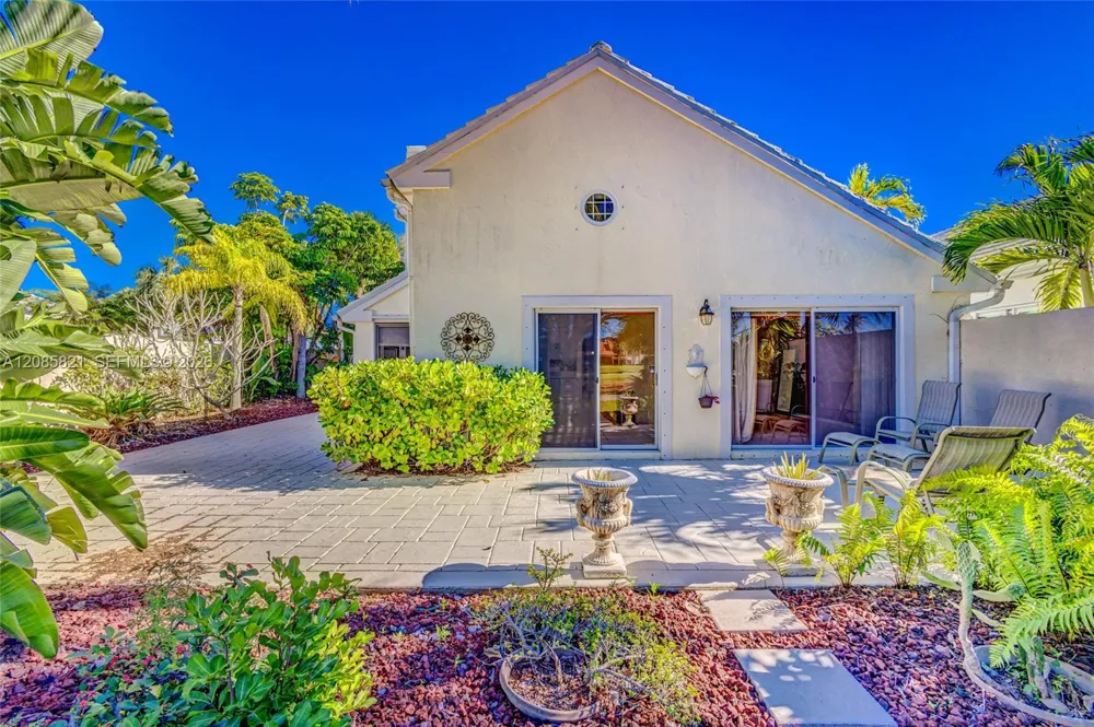 30 Windsor Ln ##30 Palm Beach Gardens, FL 33418