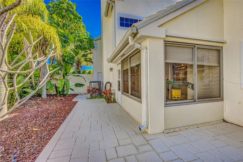 30 Windsor Ln ##30 Palm Beach Gardens, FL 33418