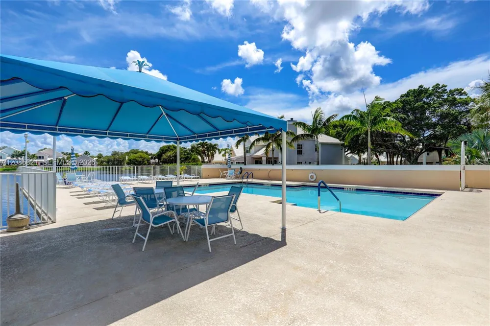 30 Windsor Ln ##30 Palm Beach Gardens, FL 33418