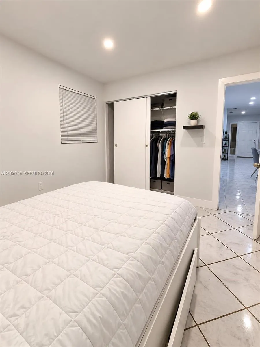 9860 SW 83rd St #1 Miami, FL 33173