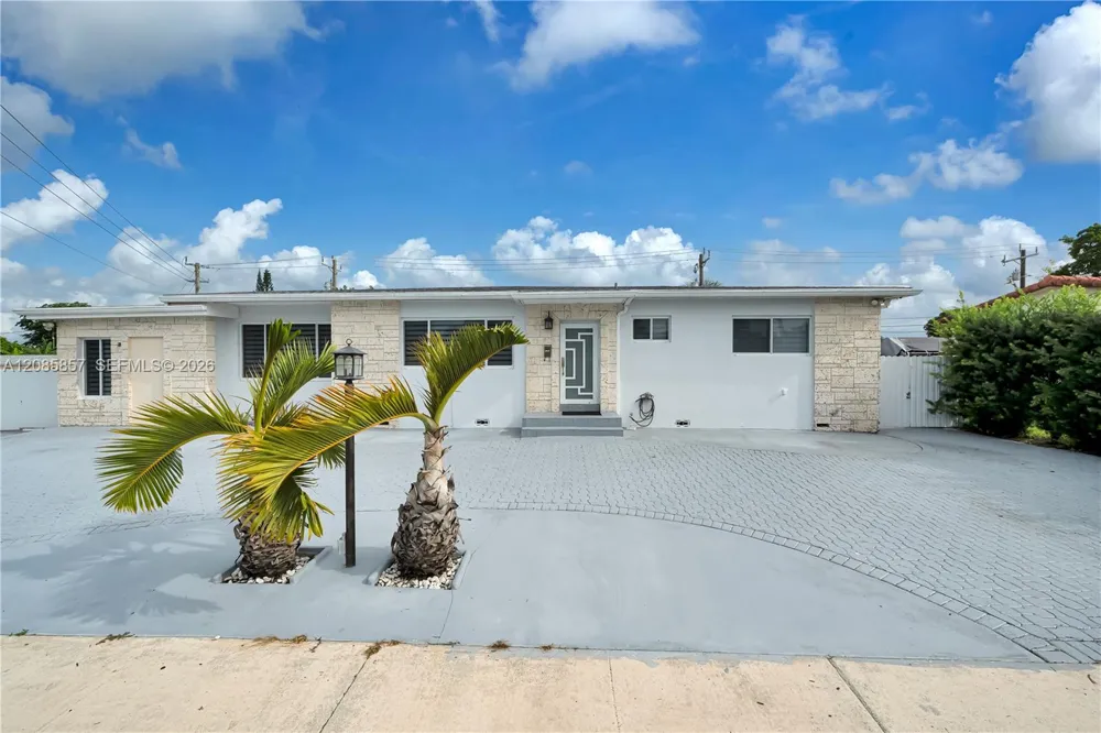9365 SW 44th St Miami, FL 33165