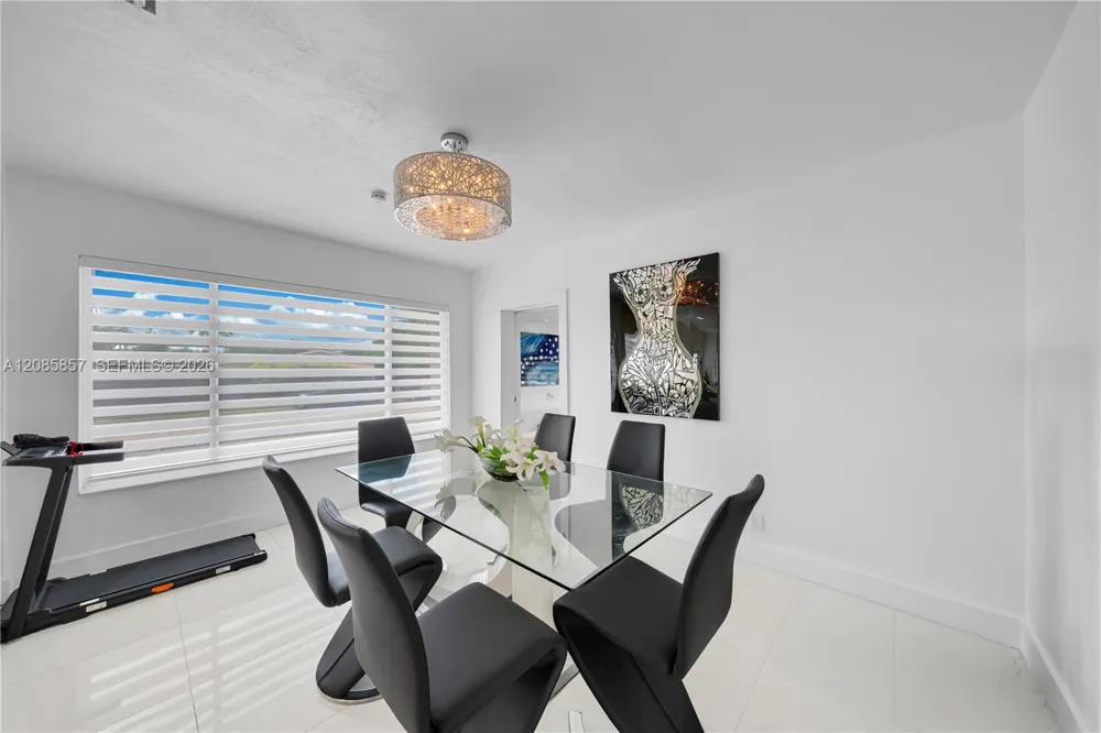 9365 SW 44th St Miami, FL 33165